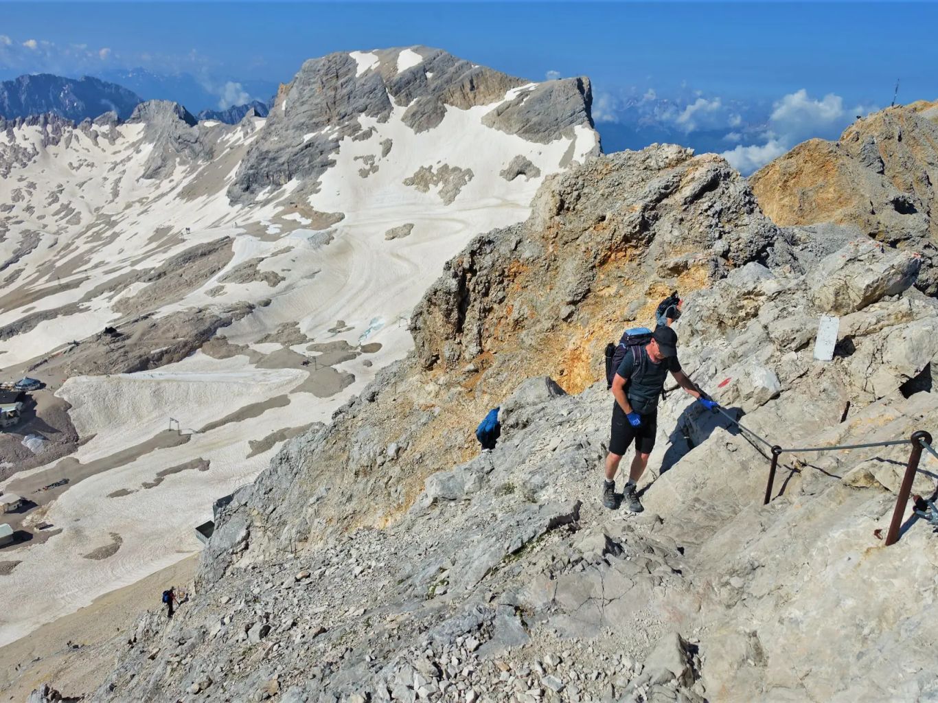 Gesicherter Steig im oberen Teil der Wanderung auf die Zugspitze.
